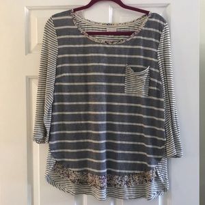 Quarter length sleeve t-shirt